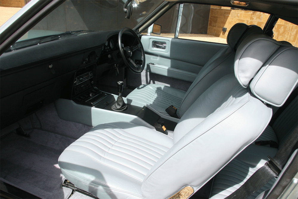 Aston Martin DBS 1971 Inside