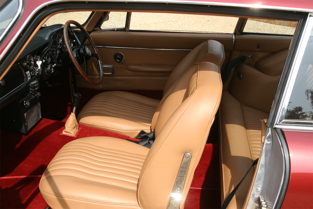 Aston Martin 1979 V8 Inside