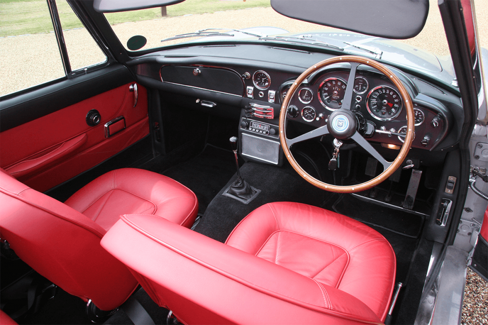 aston-martin-1970-db6-steering-wheel